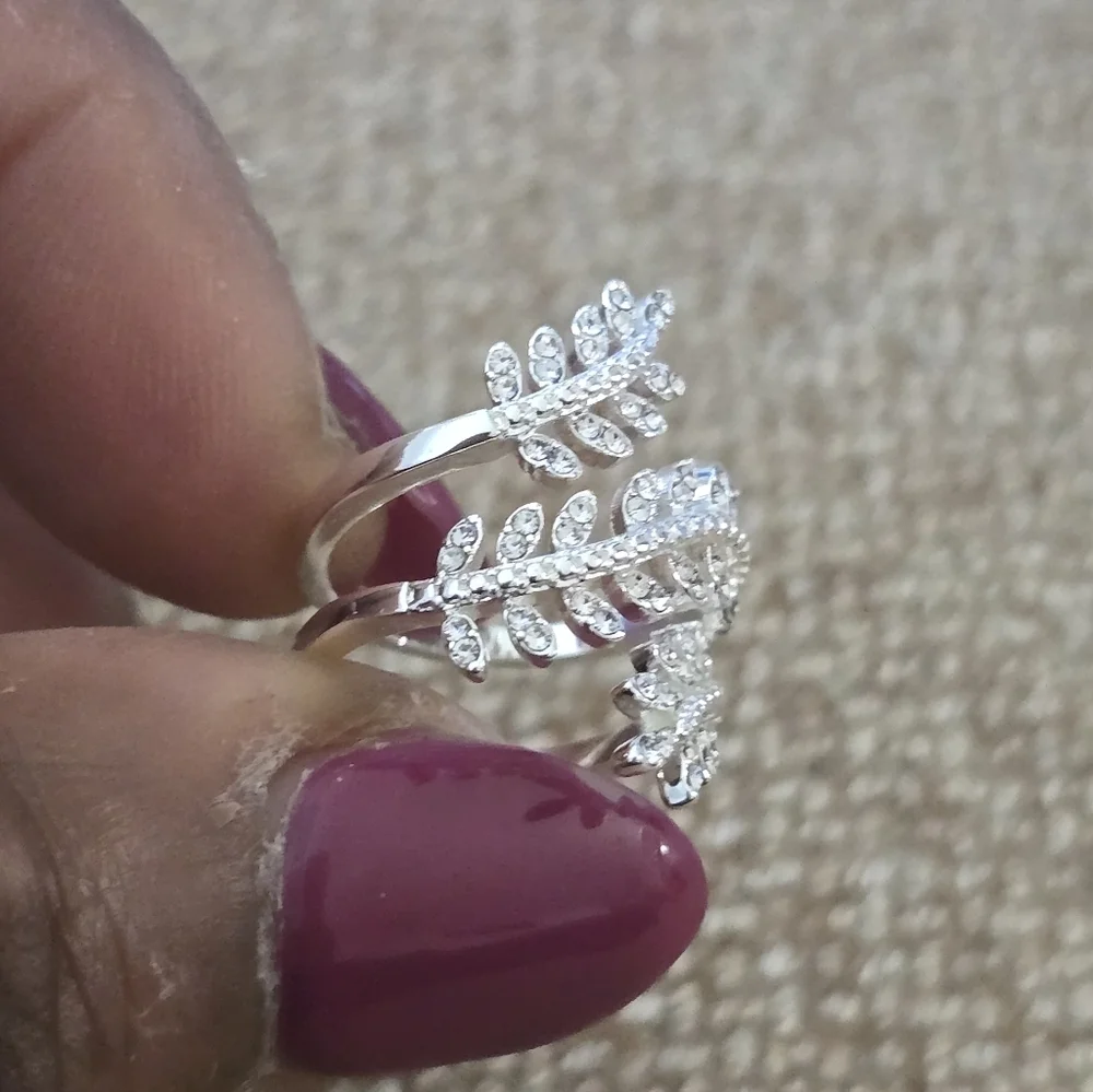 Macy's Elegant Silver Leaf Ring Size 5 Women Cubic Zirconia Rhinestones New